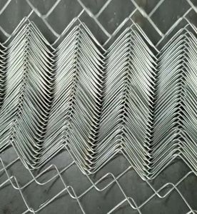 Grillage en fil de fer galvanisé à chaud, maille losange 60x60, fil de 4 mm, personnalisé, rouleaux de 50 pieds pour terrains de sport - Product Image 5