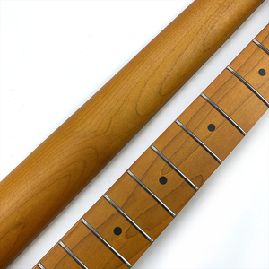 Mano izquierda 22 trastes Satén ST Cuellos de guitarra eléctrica Guitarra de cuello de arce tostado con diapasón de arce y tuerca de hueso de 42mm - Product Image 6