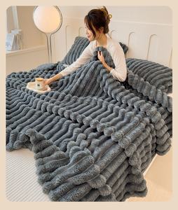 Chăn nỉ lông giả thỏ siêu mềm mại sang trọng, chất liệu polyester dày dặn, họa tiết sọc, mềm mại, ấm áp cho mùa đông, cỡ King/Queen - Product Image 4