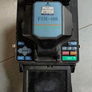 Fujikura FSM-40S Herramienta de Empalme por Arco de Fibra Óptica para Uso en Telecomunicaciones - Product Image 1