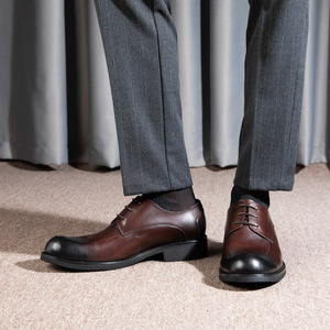 Chaussures en cuir à bout épais pour hommes - Nouveau style britannique, chaussures habillées formelles, en cuir véritable, design respirant - Product Image 4