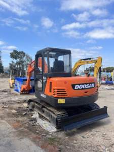 Mini-pelle Doosan 55 d'origine coréenne utilisée 5 tonnes DH55-7 modèle noyau tel moteur boîte de vitesses pompe à engrenages portant PLC à vendre - Product Image 6