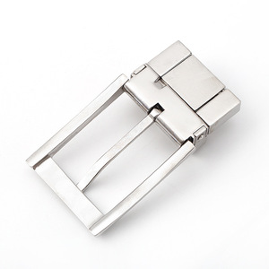 Ceinture en métal pour femme, fabriquée par le fabricant, avec boucle à design ajouré, lettres, sangles rondes et logo personnalisé. - Product Image 5