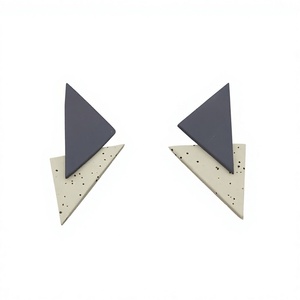 Boucles d'oreilles créoles géométriques classiques pour femmes, élégantes, en alliage plaqué or, tendance, fantaisie, pour fêtes et mariages, bijoux de mode, couleur noir et or - Product Image 6