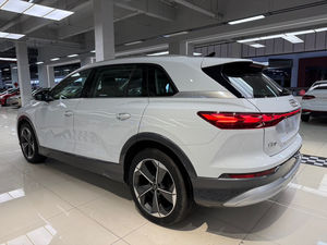 <span class=keywords><strong>Audi</strong></span> Q5 e-tron <span class=keywords><strong>BEV</strong></span> SUV d'occasion en excellent état, propulsion arrière, 7 places - Product Image 6