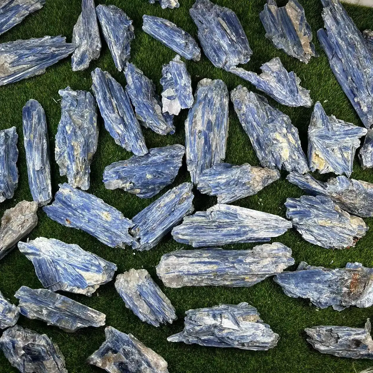 Бразильский натуральный хрустальный кластер, необработанный минерал, Голубой Кианит, грубый камень небольшого размера, образец для образования, коробка для сбора