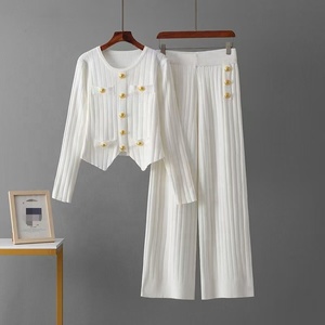 Conjunto de Suéter de Lana Corto y Ajustado de Nuevo Estilo Otoño/Invierno 2025 para Mujer - Conjunto de Dos Piezas de Top de Punto y Pantalones a la Moda - Product Image 4