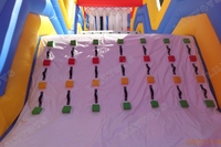 Parcours d'obstacles gonflable géant commercial avec plusieurs toboggans, aire de jeux extérieure pour la location d'événements