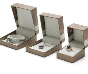 Boîte à bijoux personnalisée en cuir PU avec insert en velours, emballage cadeau en papier, boîte en papier en cuir PU, boîte carrée en papier velours - Product Image 1