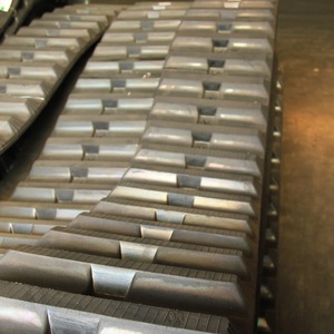 مسار مطاطي عالي الجودة للشاحنات 350*100*53 لـ هيتاشي EG30 موروكا MST300VD - Product Image 1