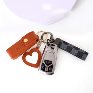 จี้พวงกุญแจหนังรูปหัวใจของขวัญพิมพ์ซับลิเมชันออกแบบโลโก้ได้ตามต้องการสำหรับเจ้าของรถ - Product Image 6
