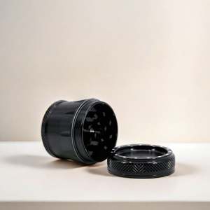 Broyeur à herbes sèches en aluminium diamant 63 mm 4 couches Broyeur à herbes personnalisé coloré - Product Image 3