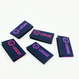 Etiqueta de ropa tejida personalizada de lujo Nombre privado Logotipo Doblado central Lavable Hecho de algodón y poliéster - Product Image 4