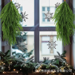 Guirlande d'aiguilles de pin artificielles 30cm-100cm, verte, en plastique souple, décoration de Noël, intérieur/extérieur, à suspendre au mur - Product Image 4