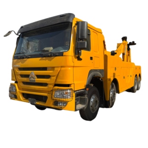 Camion de dépannage intégré SINOTRUK HOWO 8x4 pour travaux lourds |   Capacité de 20 à 25 tonnes |   Grue de remorquage hydraulique haute résistance de 20 tonnes - Product Image 1