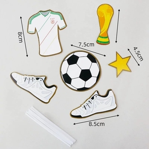 Ensemble <span class=keywords><strong>de</strong></span> décorations pour gâteau d'anniversaire sur le thème du football, comprenant <span class=keywords><strong>un</strong></span> ballon <span class=keywords><strong>de</strong></span> football, une porte et des accessoires <span class=keywords><strong>de</strong></span> joueur pour les fournitures <span class=keywords><strong>de</strong></span> fête - Product Image 2