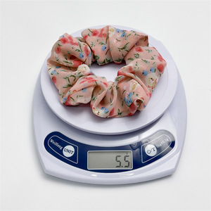 Coleteros de Tela con Estampado Floral, Coleteros Grandes, Coleteros Coloridos Tipo Scrunchie - Product Image 4