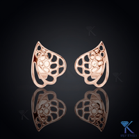 Boucles d'oreilles minimalistes en or avec breloque aile de papillon, ajourées, en filigrane, motif feuille creuse, bijoux raffinés pour femme, pour anniversaires et occasions spéciales