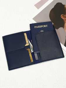 Porte-passeport en cuir lisse noir simple, fait main, avec logo, pas cher, avec porte-cartes - Product Image 4
