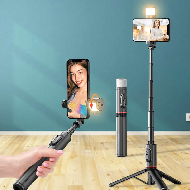 Supporto per treppiede rotante di vendita caldo Selfie Stick per telefono per telecomando Tik Tok 3 in 1 Selfie Stick treppiede per telefono