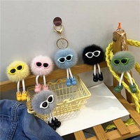 Porte-clés créatif en forme de chaussure, figurine mignonne de petit monstre boule de charbon en 3D, en plastique/résine, breloque de sac, pendentif pour clés de voiture, article cadeau