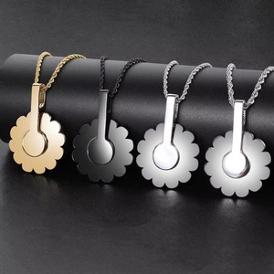 เครื่องประดับคอนเสิร์ตแร็ปเปอร์สุดเทรนดี้ เงินแท้ S925 ประดับเพชร GRA มอยส์ซาไนต์ จี้รูปดอกไม้หมุนได้แบบสั่งทำพิเศษ พร้อมสร้อยชุบทอง 18K - Product Image 2