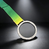ZP Maßgefertigte 70mm Hohle Metallmedaille Blanko Sportmedaille mit Farbverlauf-Band und Graviertem Blattmuster für Wettkampf-Souvenirs