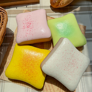 Juguetes antiestrés blandos de PU con forma de pan tostado pegajoso, de subida lenta, para apretar, bonitos, al por mayor, para niños, juguetes sensoriales y de destreza manual - Product Image 6