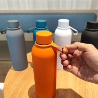 Vente en gros de tasses à café modernes et élégantes en acier inoxydable à double paroi de 500 ml, isothermes pour la rentrée scolaire