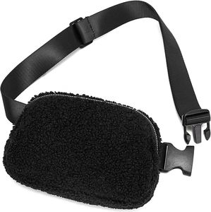 Riñonera de forro polar al por mayor con correa ajustable para llevar en la cintura o cruzada - Product Image 1