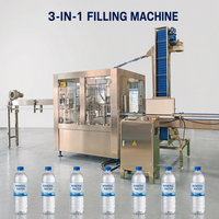 Machine de remplissage automatique de bouteilles d'eau haute performance, ligne de rinçage, bouchage et embouteillage rotative 3-en-1 pour bouteilles PET