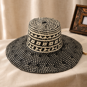 Chapeau de soleil Lontar en feuilles de palmier, style ethnique dessiné à la main, broderie artisanale, unisexe, 100% feuilles de palmier naturelles, plage, extérieur, pêche, voyage - Product Image 1