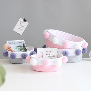 Pliable <span class=keywords><strong>Petit</strong></span> Rose et Blanc Jouets Maquillage Serviette Cadeau Organisateur Pom Pom Décor Tissé Coton Corde <span class=keywords><strong>Panier</strong></span> pour Salon - Product Image 1