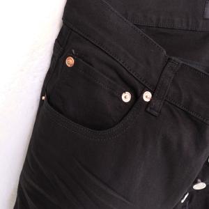 <span class=keywords><strong>Jeans</strong></span> da <span class=keywords><strong>Uomo</strong></span> <span class=keywords><strong>di</strong></span> Alta Qualità, Nuovo Design <span class=keywords><strong>di</strong></span> <span class=keywords><strong>Marca</strong></span>, Colore Nero e Viola, Gamba Dritta, Lavaggio Effetto Consumato, Vendita all'Ingrosso - Product Image 5