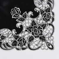 Nappe carrée OWENIE 34x34 en polyester lavable avec motif de dessin animé, broderie de rosettes argentées et sequins noirs et blancs, vente en gros
