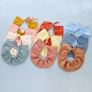 Baberos para bebé Qidou, de gasa de cuatro capas, de color liso, con cordón, para bebés y niños pequeños de 0 a 3 años - Product Image 1