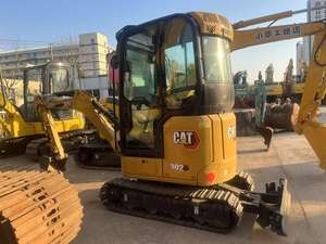 Mini-excavatrice CAT302 d'occasion à prix avantageux, moteur Cummins, poids opérationnel de 3 tonnes, pompe hydraulique Eaton, boîte de vitesses, roulement Hawe Hengli - Product Image 6