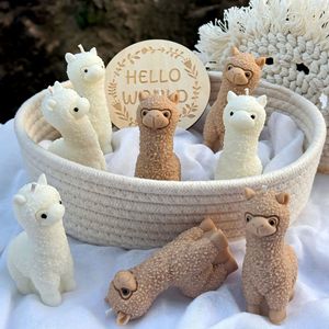 Vela de Alpaca Adorable y Divertida - Decoración Aromática para el Hogar, Estatua de Animal Realista para Fotos y Regalos - Vela Escultura de Alpaca - Product Image 1