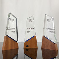 Trophée en cristal personnalisé avec logo sur mesure et base en bois MH-MJ0562