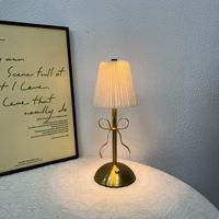 Lampe de chevet LED rechargeable à commande tactile, style rétro, avec couvercle en tissu métallique, motif nœud romantique, design créatif inspiré des célébrités, pour chambre à coucher, pour l'export.