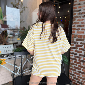 Conjunto de Dos Piezas de Verano Informal para <span class=keywords><strong>Mujer</strong></span>, Top Corto con Cuello Redondo, Logotipo Personalizado, Mangas Cortas, Conjunto de Falda a Rayas - Product Image 3