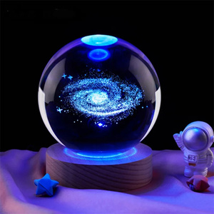2023 nuevo diseño caliente <span class=keywords><strong>precio</strong></span> de fábrica cambio colorido 3D Led bola de cristal brillante luz nocturna con Base de madera - Product Image 6