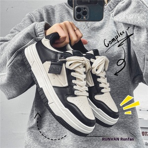 Người đàn ông của hợp thời trang mùa hè siêu nhẹ Skateboard Dunk PU lưới Giày giản dị màu đen Gấu Trúc trắng thích hợp thiết kế ren-up dày đi bộ phong cách - Product Image 1