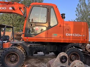 รถขุดตีนตะขาบ DOOSAN DH130W/DH150W เครื่องยนต์ดีเซล ระบบไฮดรอลิก ราคาประหยัด เหมาะสำหรับโครงการในเมือง น้ำหนักเครื่อง 26000 กก. - Product Image 1