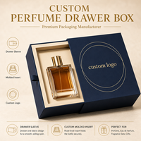 Boîte cadeau de soins de la peau style tiroir avec insert floqué marron, lignes géométriques dorées, poignée en ruban de satin, logo circulaire