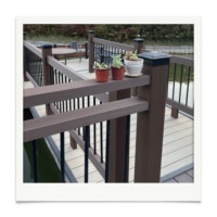 Pérgola Cuadrada de Madera Plástica Compuesta (WPC) para Exteriores con Columnas Cúbicas y Técnica de Cepillado, Madera de Ingeniería