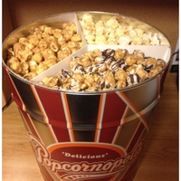 Grandes boîtes rondes de maïs soufflé de 2 gallons imprimées personnalisées Seau Délicat promotionnel en métal boîte d'emballage de pop-corn avec diviseur