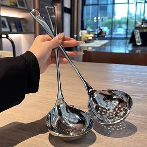 Louche à soupe à long manche en acier inoxydable 304, cuillère écumoire pour fondue, passoire tendance pour cuisine domestique et restaurant - Product Image 1