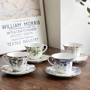 Set di tazze da caffè in ceramica stampate con fiori Vintage che servono tazza di caffè e piattino con design dorato - Product Image 5