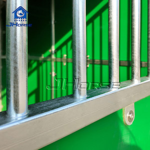 Box per Cavalli Portatile Leggero Impermeabile Facile da Montare in HDPE con Tetto per Esposizioni in Vendita - Product Image 4